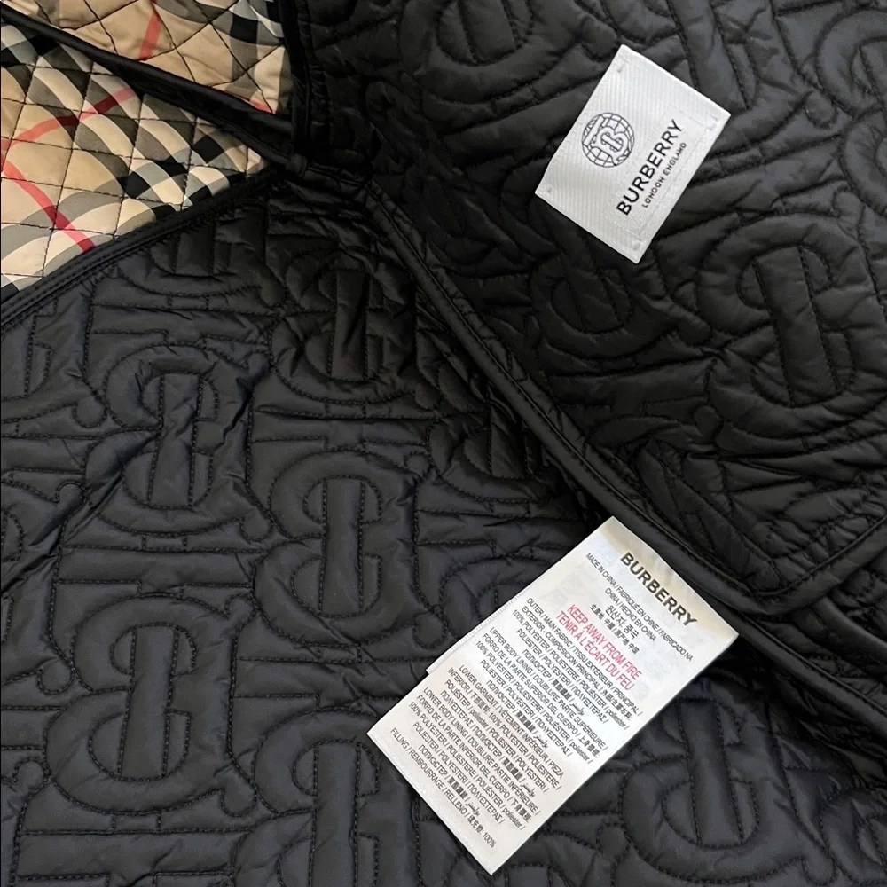 Burberry Girls’ Gia Cocoon Black TB Monogram Quilted Coat/Check Interior—6Y - Picture 9 of 16